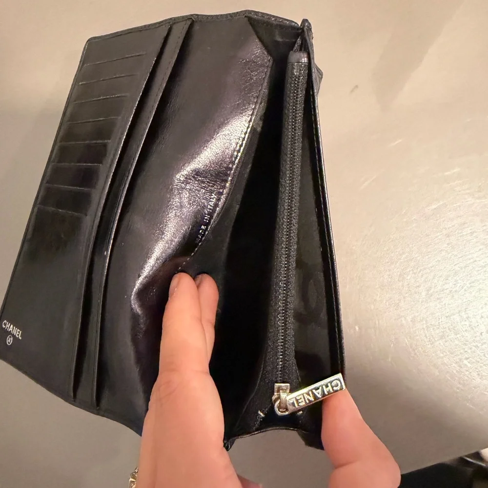 CHANEL Quilted Dark Leather wallet - Picture 11 of 11